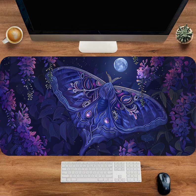 Desk Setup With Plants - Tappetino da scrivania Moth, simpatico tappetino