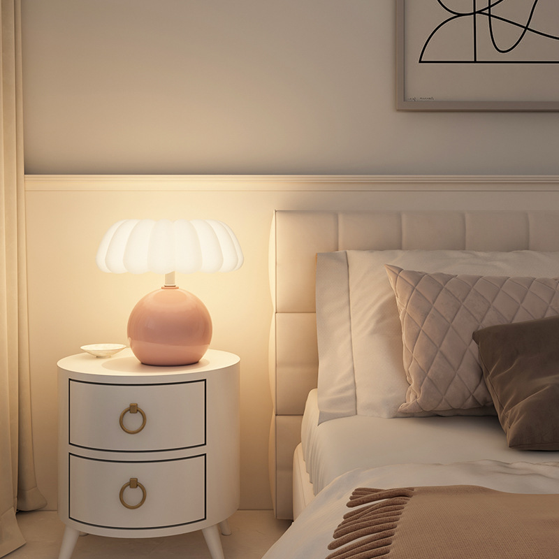 Lampada da comodino in stile c - Desk Setup White recensione e prezzo