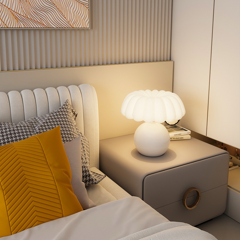Lampada da comodino in stile c - Desk Setup White recensione e prezzo